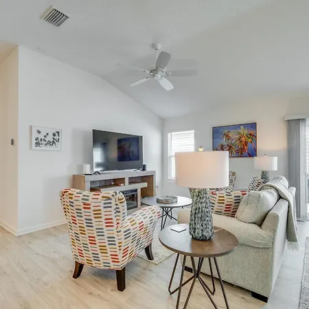 Sunny Florida Escape With Pool Access, Patio And Grill Vila